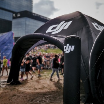 Słupek 2m i Namiot z daszkiem z linii VENTO podczas Red bull Car Park Drift w Katowicach.