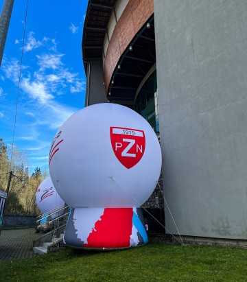 Balon reklamowy przed rozpoczęciem zimowego Grand Prix w Wiśle