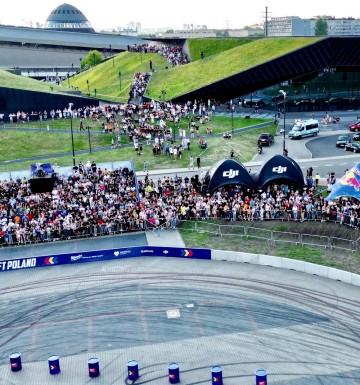 Namioty stałociśnieniowe VENTO (6x6) podczas Red Bull Car Park Drift.