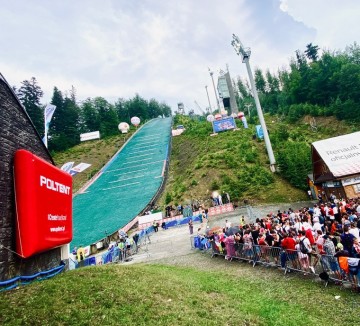 Stałociśnieniowy ekran podczas letniego Grand Prix w Wiśle