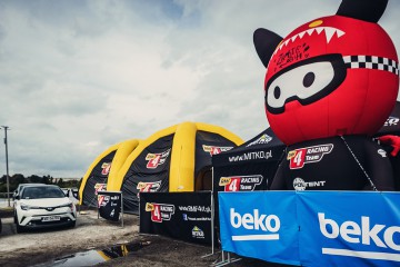 Nietypowy Balon Maskotka zespołu rajdowego R4RacingTeam