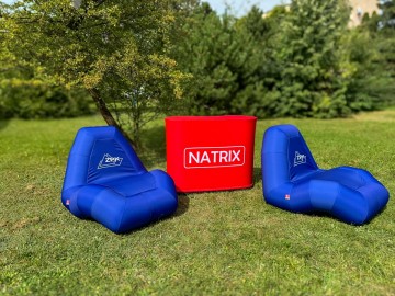 Zestaw mebli reklamowych z logo - idealny na targi branżowe! Lada i fotele Vento