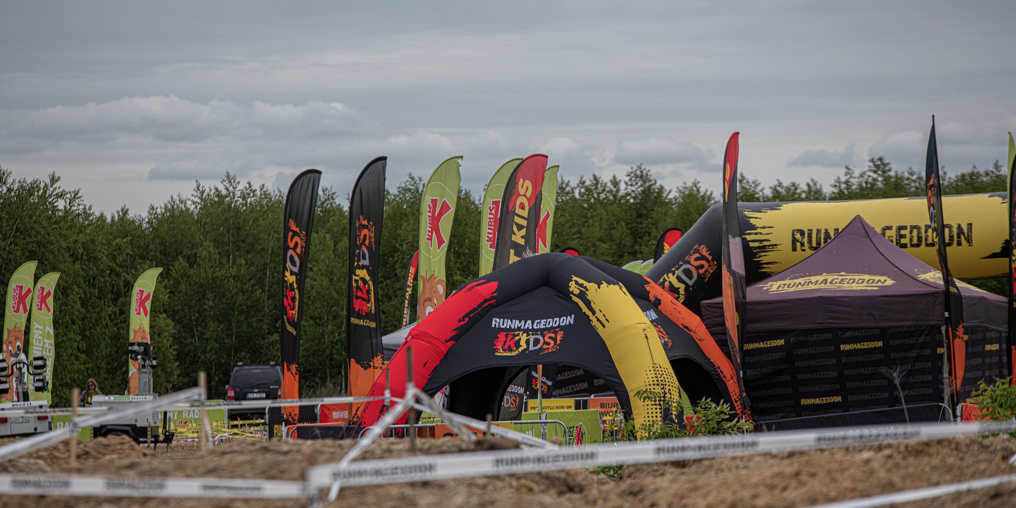 Namiot reklamowy typu Spider 5-nożny z nadrukiem logo Runnmagedon Kids