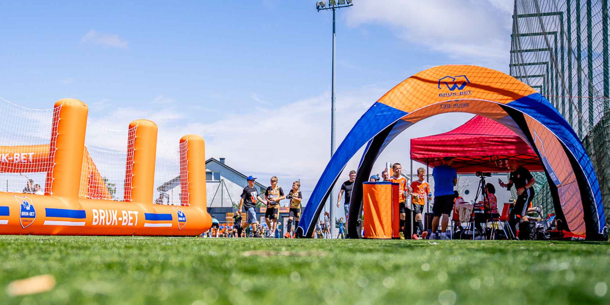 Namioty reklamowe z nadrukiem na wydarzeniu sportowym