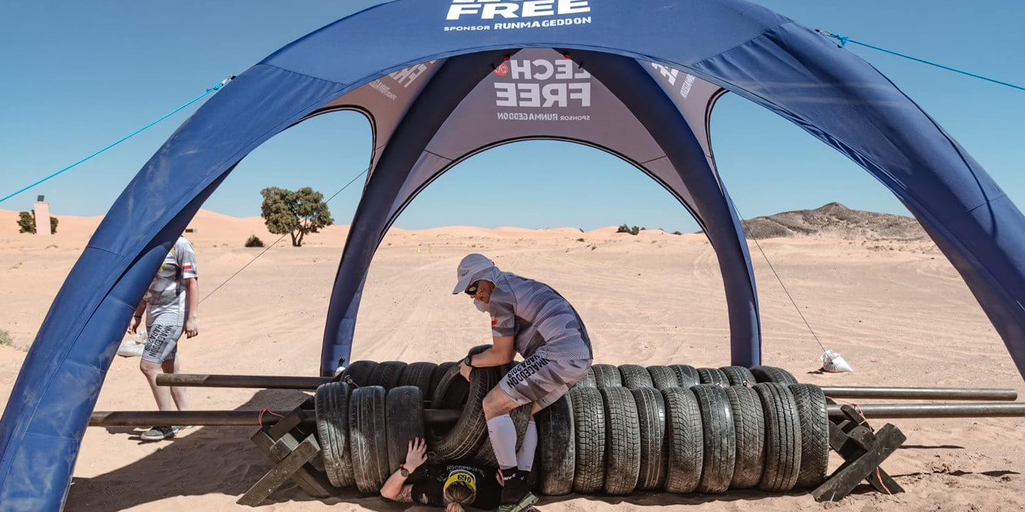 Stoisko promocyjne z namiotem reklamowym